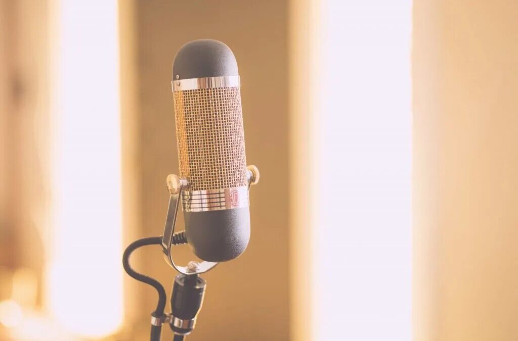 Mengungkap Keajaiban Mikrofon Pita: Menangkap Vokal Abadi dan Selebihnya